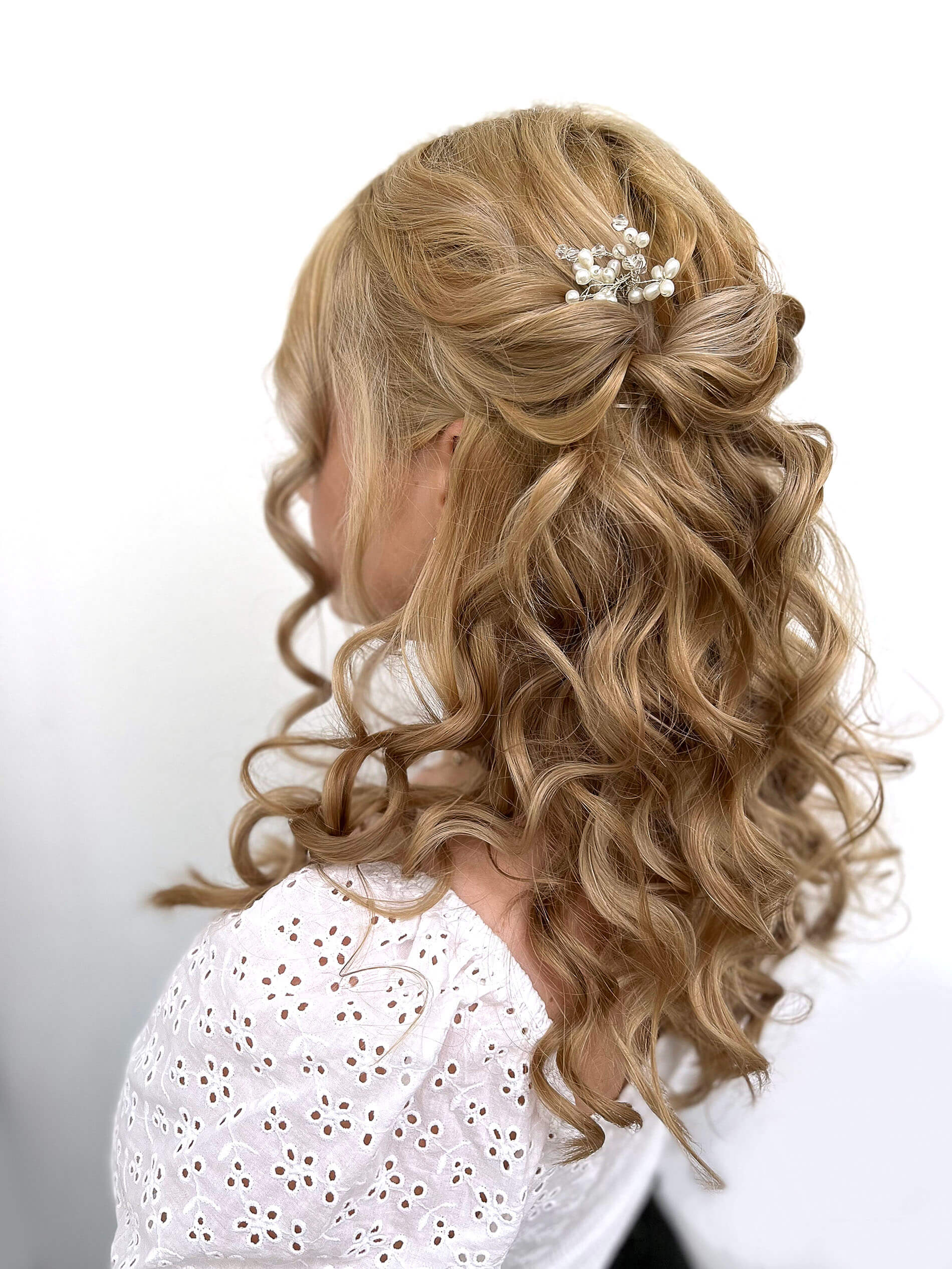 A beautiful blond wedding hair.